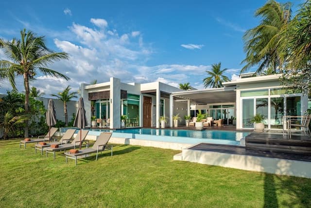 4 Bedroom Beachfront Villa
