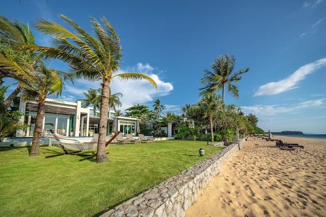 4 Bedroom Beachfront Villa