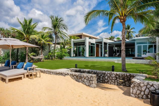 4 Bedroom Beachfront Villa