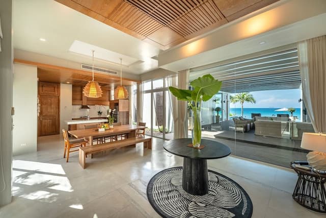 4 Bedroom Beachfront Villa