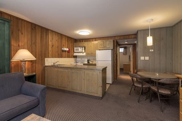 Apartment, 1 bedroom on the lower level of fourplex unit