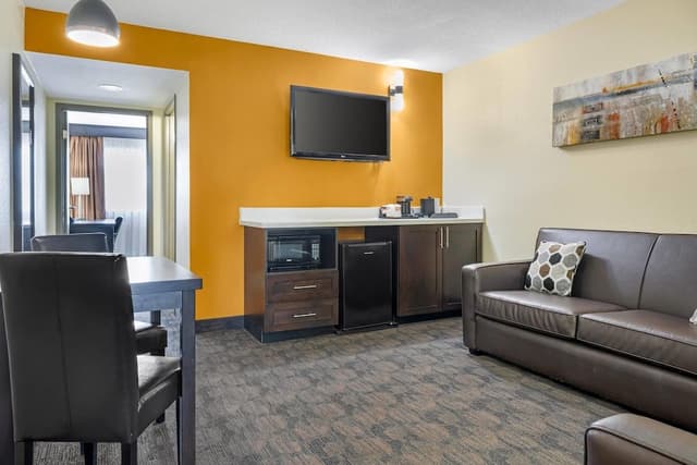 Suite, 1 King Bed, Non Smoking