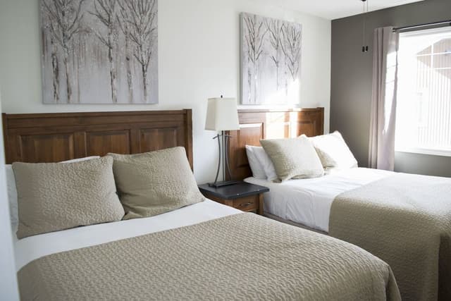 Deluxe 2 Bedroom Upper Condo