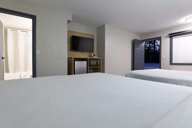 Room, 2 Queen Beds, Non Smoking