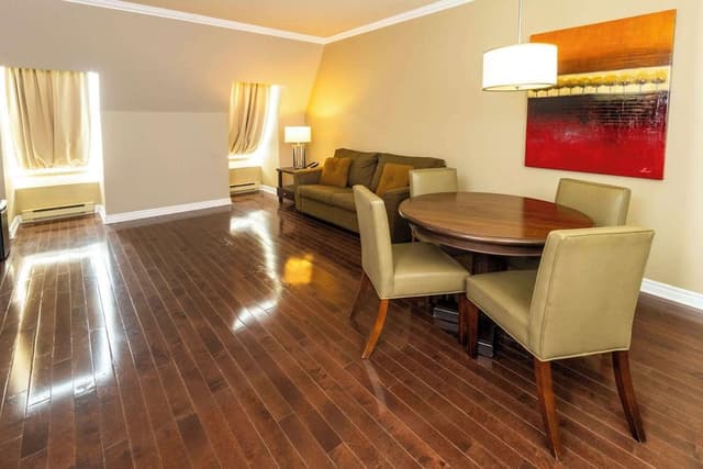 Suite, 1 King Bed with Sofa bed, Non Smoking