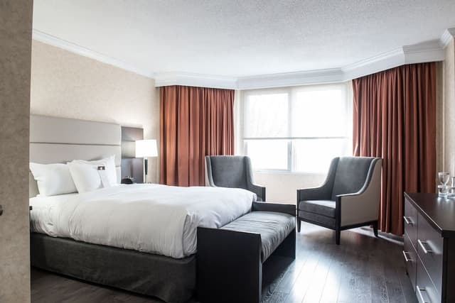 Suite, 1 Queen Bed with Sofa bed, Non Smoking