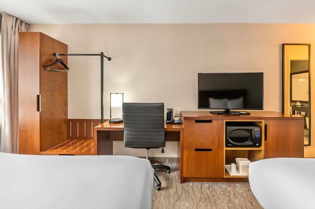 Room, 2 Queen Beds, Non Smoking, Top Floor No Pets