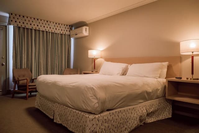 Comfort Room, 1 Queen Bed, Balcony, River View