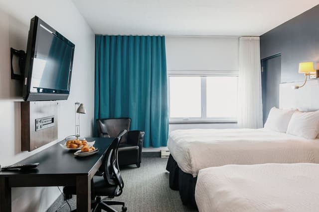 Comfort Room, City View