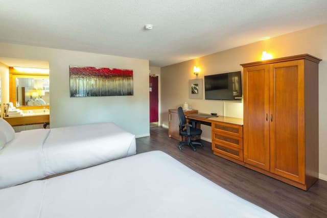 Room, 2 Queen Beds, Non Smoking, Ground Floor