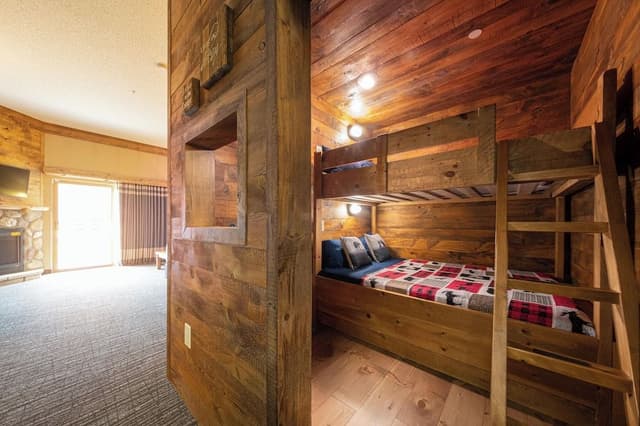 Suite (King Cabin Suite)