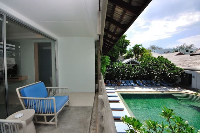 Deluxe Club room pool View