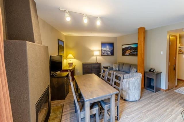 Grand Studio, 1 Queen Bed with Sofa bed, Mountain View
