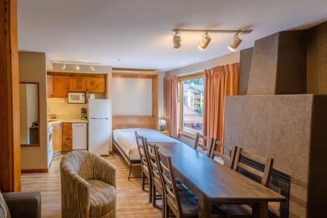 Grand Studio, 1 Queen Bed with Sofa bed, Mountain View