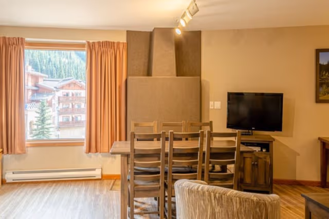 Grand Studio, 1 Queen Bed with Sofa bed, Mountain View