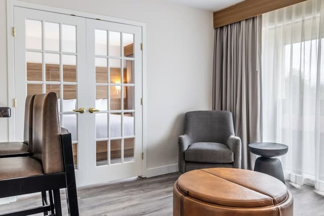 Suite, 1 King Bed with Sofa bed, Kitchenette, Corner