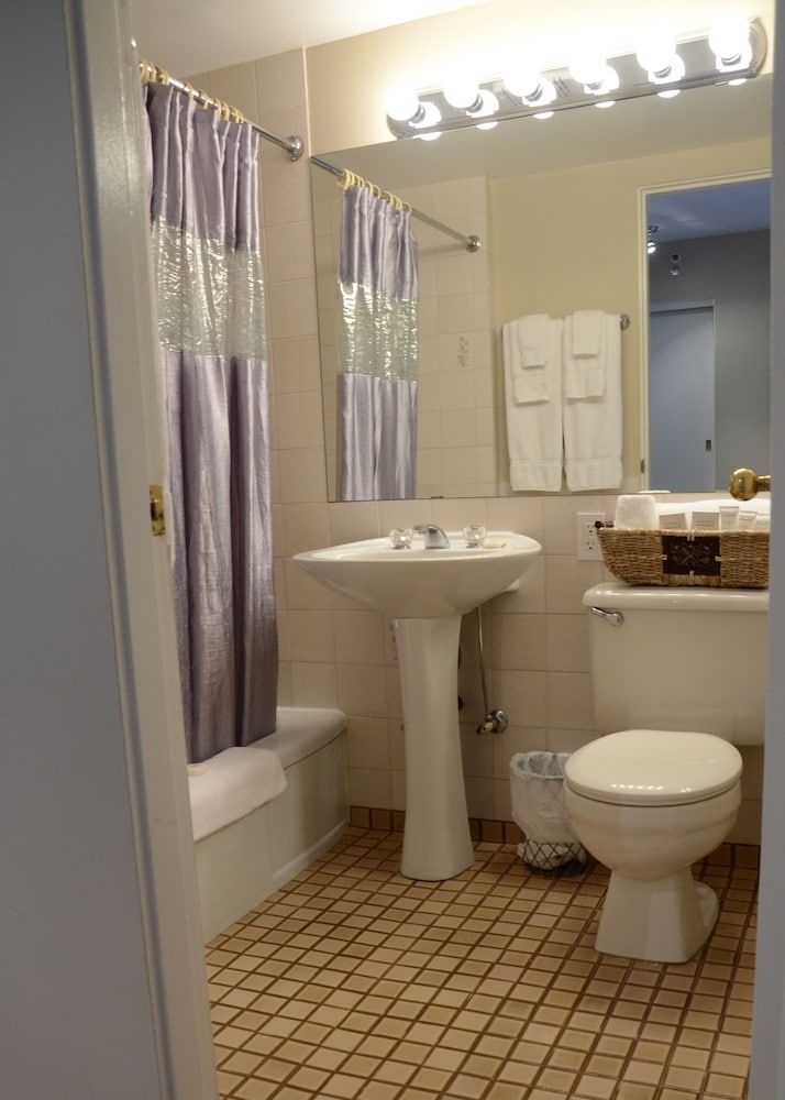 Rosellen Suites At Stanley Park4