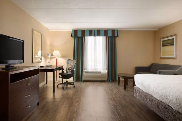 1 KING BED ACCESSIBLE ROOM