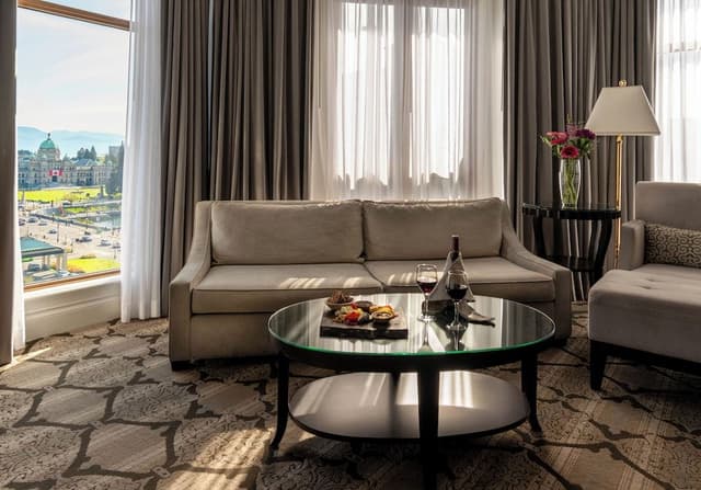 Signature Corner Room