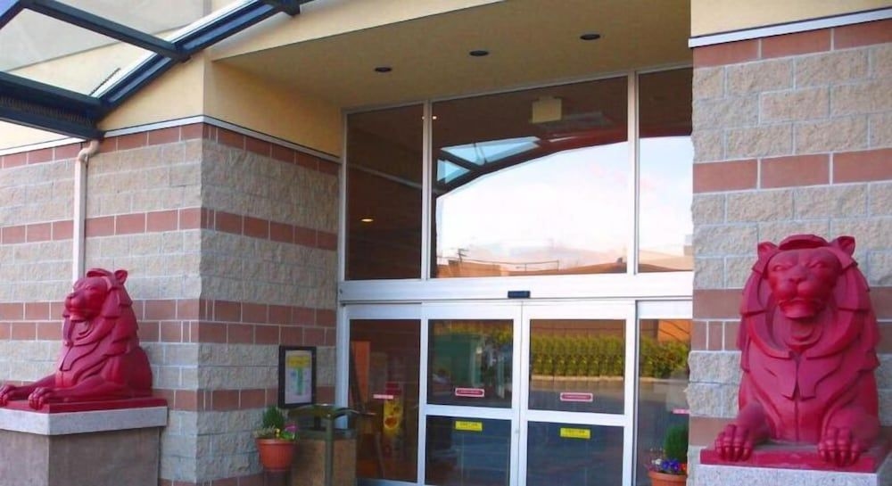 Red Lion Inn And Suites3