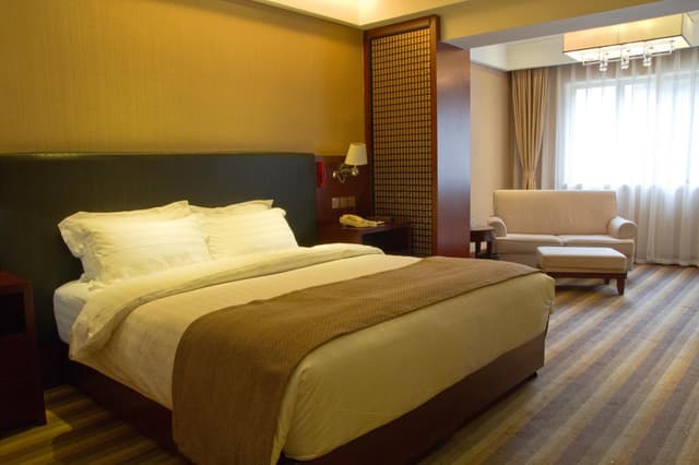 Huazhu - Deluxe Bed Room