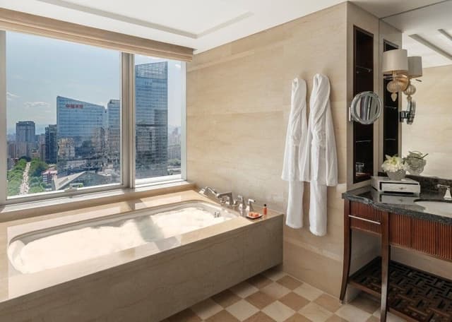 Ambassador King Suite, City View