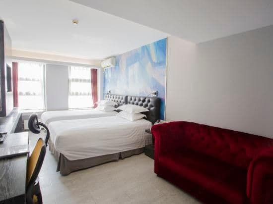 Fashionable Twin Room