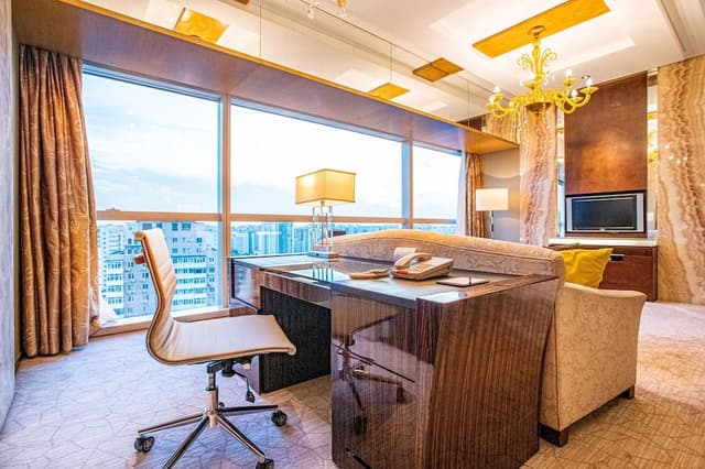 Valley Wing Diplomat Suite