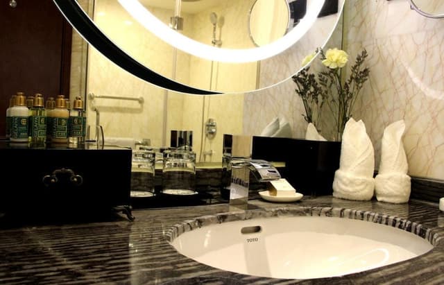 Business King Room