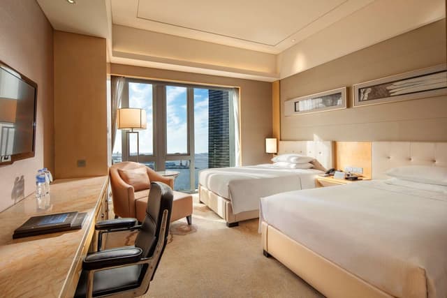 2 TWIN EXECUTIVE ROOM WITH CITY VIEW