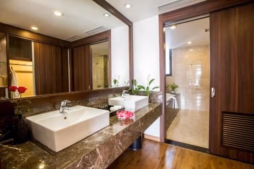 Lake View Suite