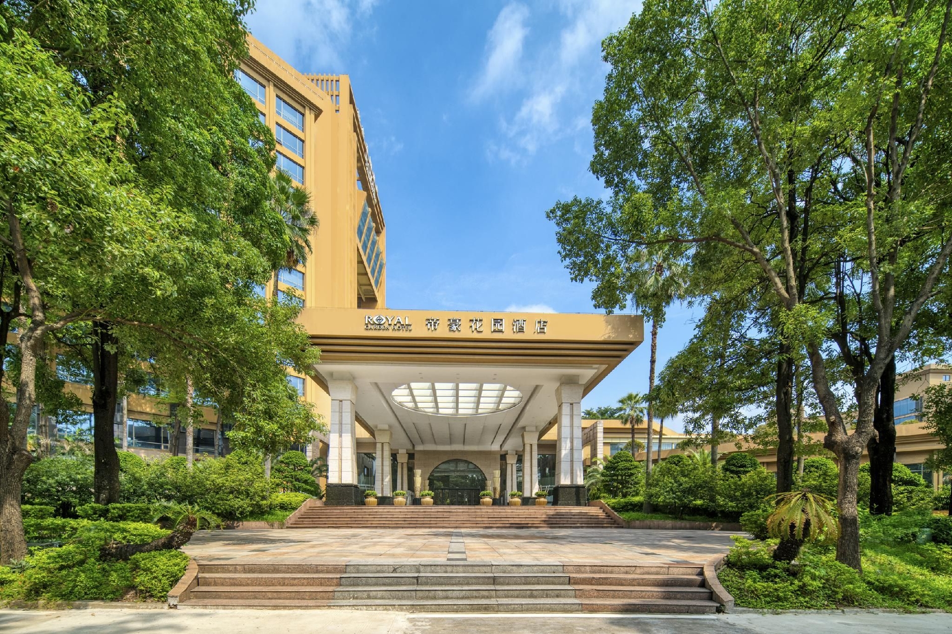 โรงแรมรอยัล การ์เด้น (Royal Garden Hotel)4