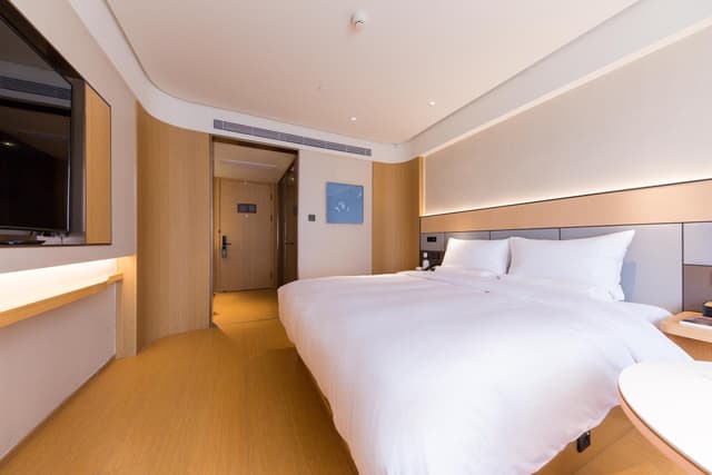 Huazhu - Destress Superior Bed Room
