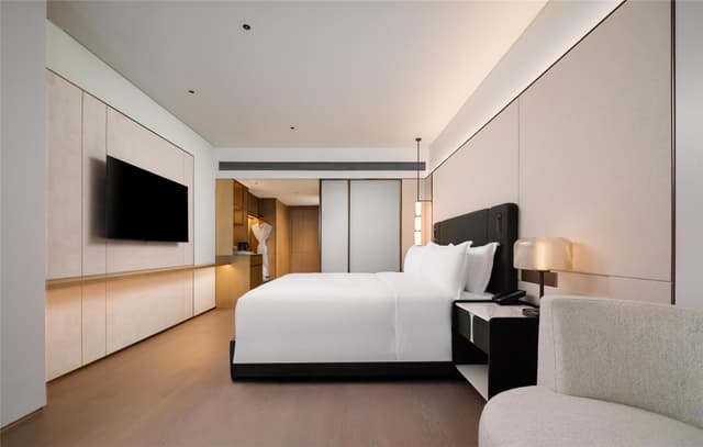 KING DELUXE ROOM