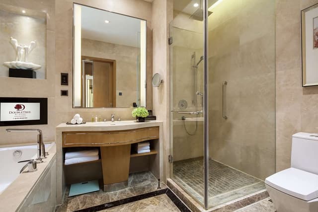 KING ACCESSIBLE GUEST ROOM