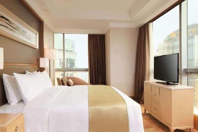 KING EXECUTIVE SUITE WITH LOUNGE ACCESS