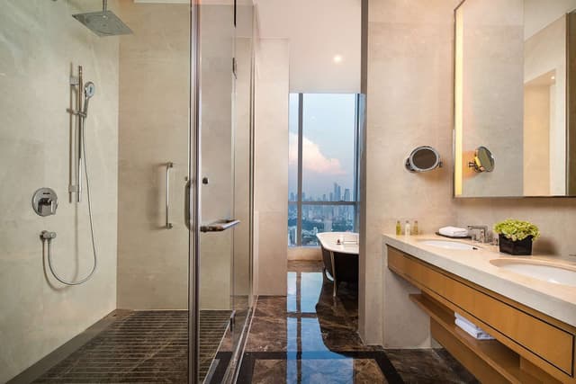 KING EXECUTIVE SUITE WITH LOUNGE ACCESS