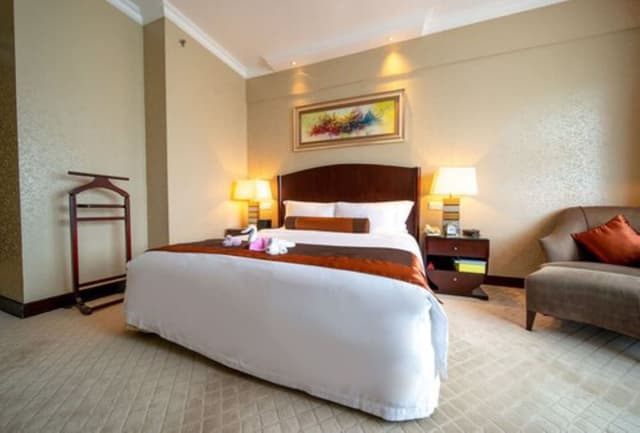 DELUXE KING ROOM