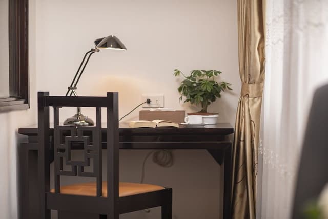 Suite (with Bathtub)