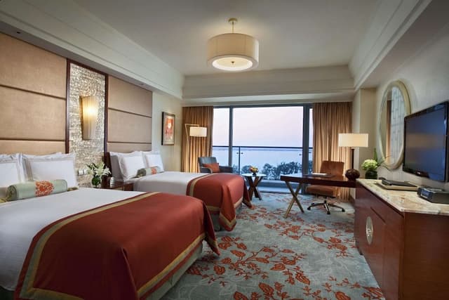 Fairmont Gold, Deluxe Twin Room, 2 Double Beds, Lake View