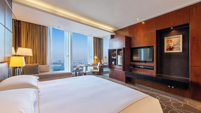 Classic Room, 1 King Bed, Lake View
