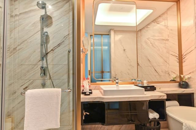 Deluxe Room, 1 King Bed, Garden View