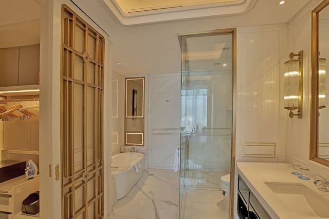 Family Suite, Non Smoking (Elegant 2 King Beds)