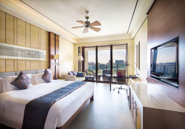 Standard Room, 1 King Bed, Smoking, Bay View