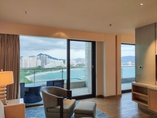 Executive Studio Suite, 1 King Bed, Balcony, Ocean View