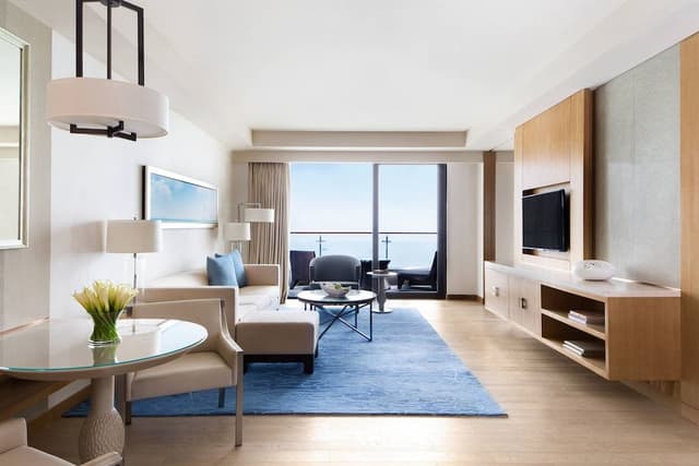 Executive Studio Suite, 1 King Bed, Balcony, Ocean View