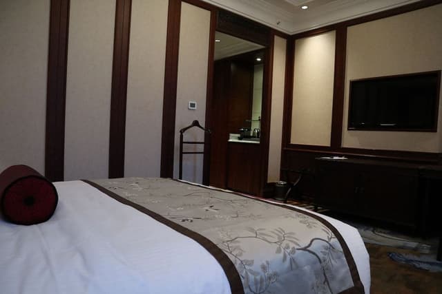 Room, City View