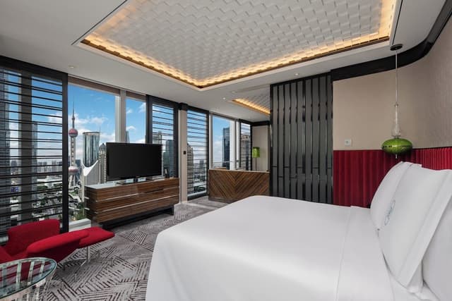 Club Suite, 1 King Bed (Pearl River View)