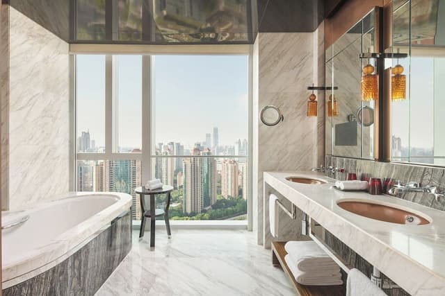 Club Suite, 1 King Bed, City View (Regent Club)