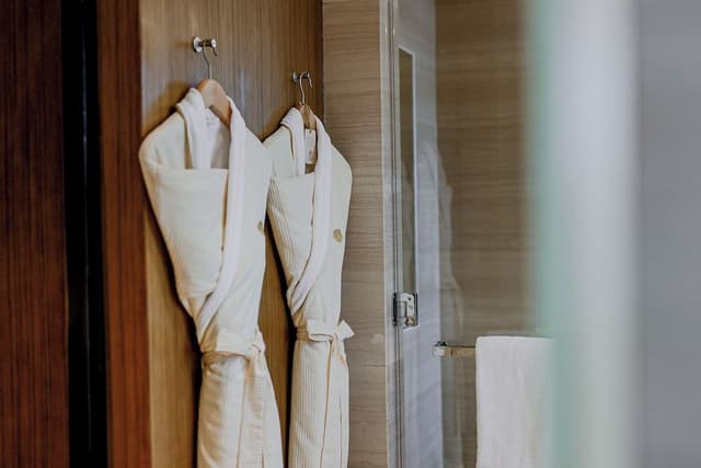 Club Room, 1 King Bed (Mandarin River)